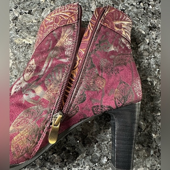 L'Artiste Spring Step Size 38 7.5 US Lidia Brown Gold Embossed Heels Ankle Boots - Picture 7 of 16